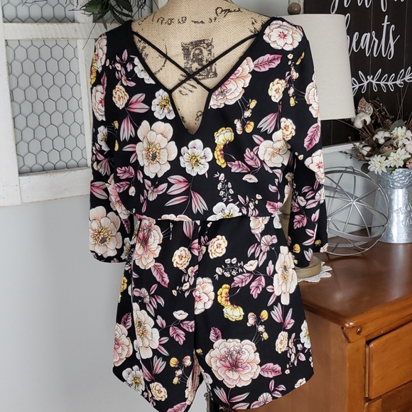 Rags to Wishes floral romper size Large - Picture 5 of 7